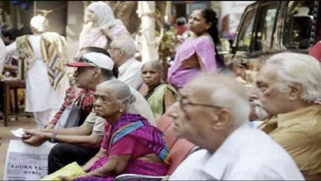 8 Crore Retired, Working Private Employees Demand Rs 7500/Month Pension